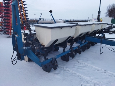 KINZE 3000 Сеялка точного высева механическая. Сеялка  Kinze 3000 б.у.