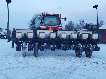 Сеялка  Kinze 3000 б.у. - 2