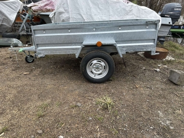 Новий авто причіп оцинкований